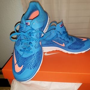 NIKE FS LITE II running shows